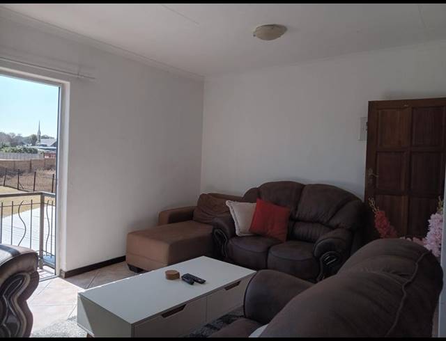 2 BEDROOM HOUSE FOR SALE IN GREENHILLS